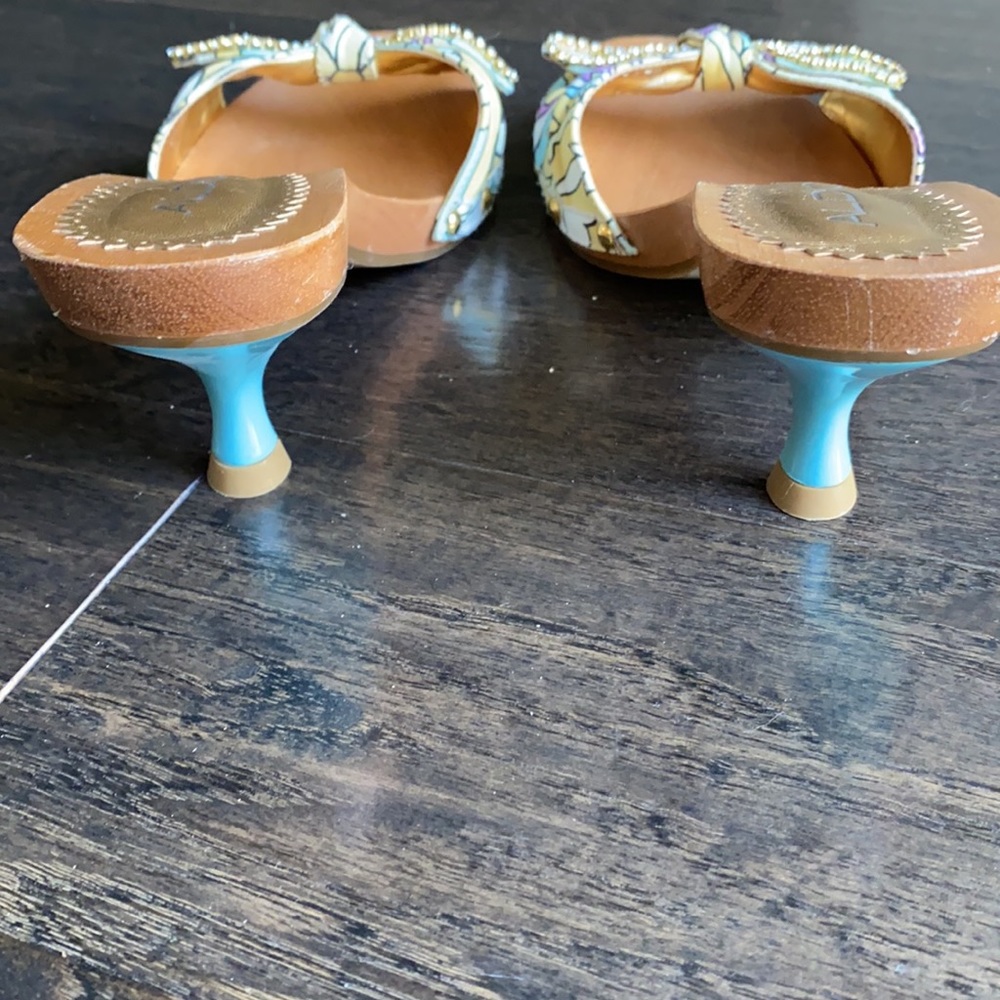 Shoes - Picture 4 of 5